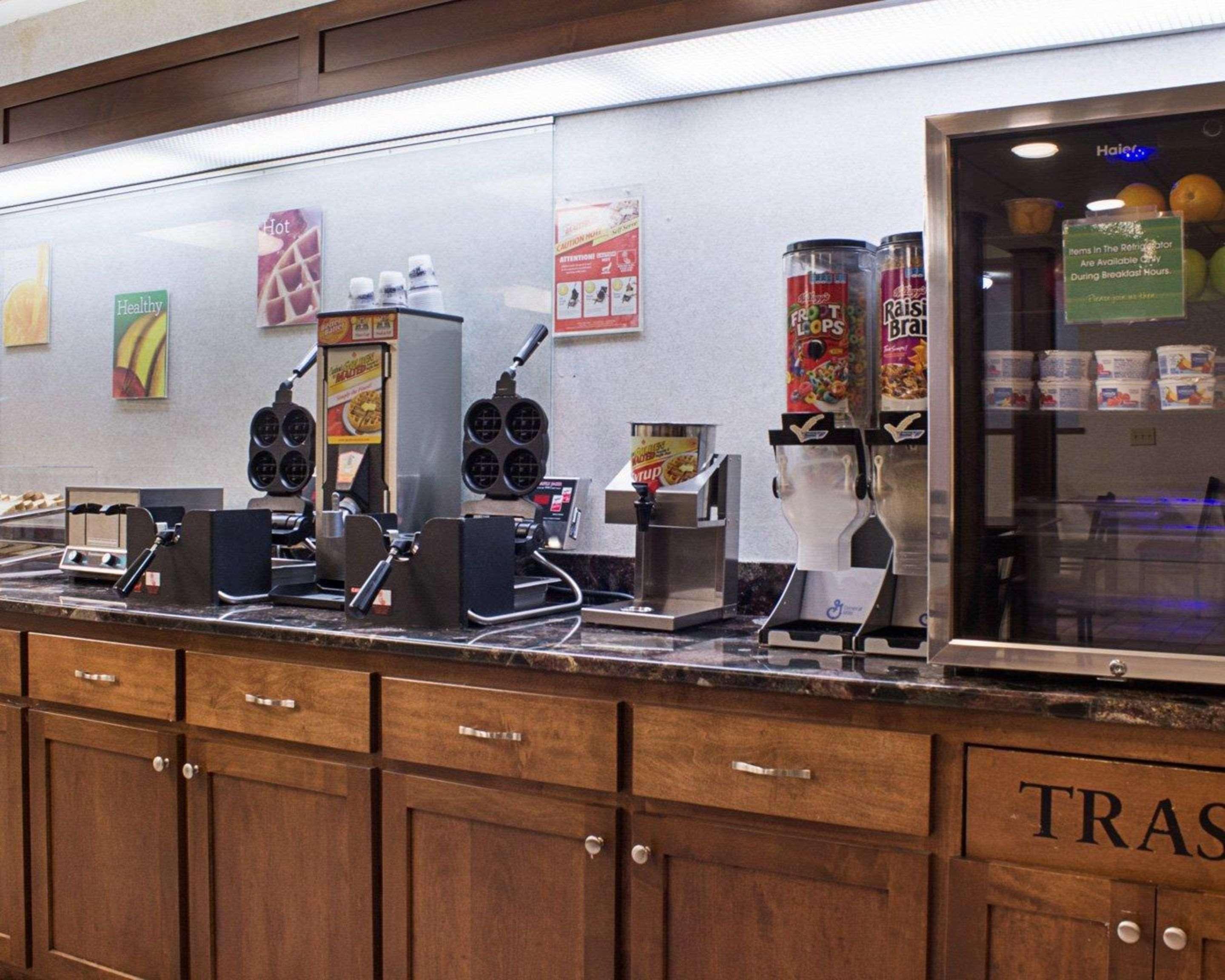 Rodeway Inn Columbia Mall Loop Grand Forks Zewnętrze zdjęcie